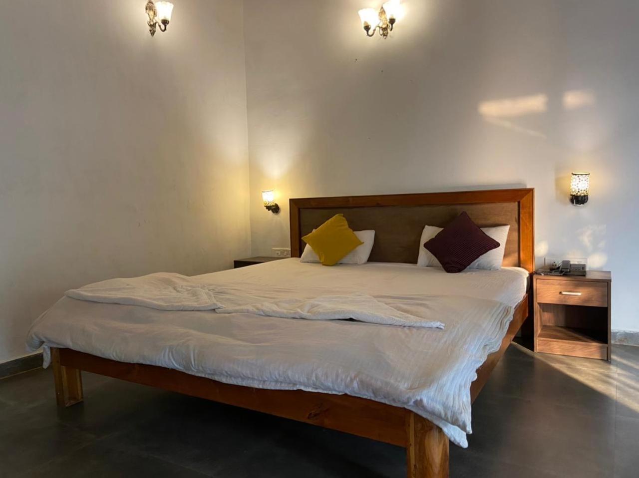 Hotel River Orchid Resort Satara Exterior photo